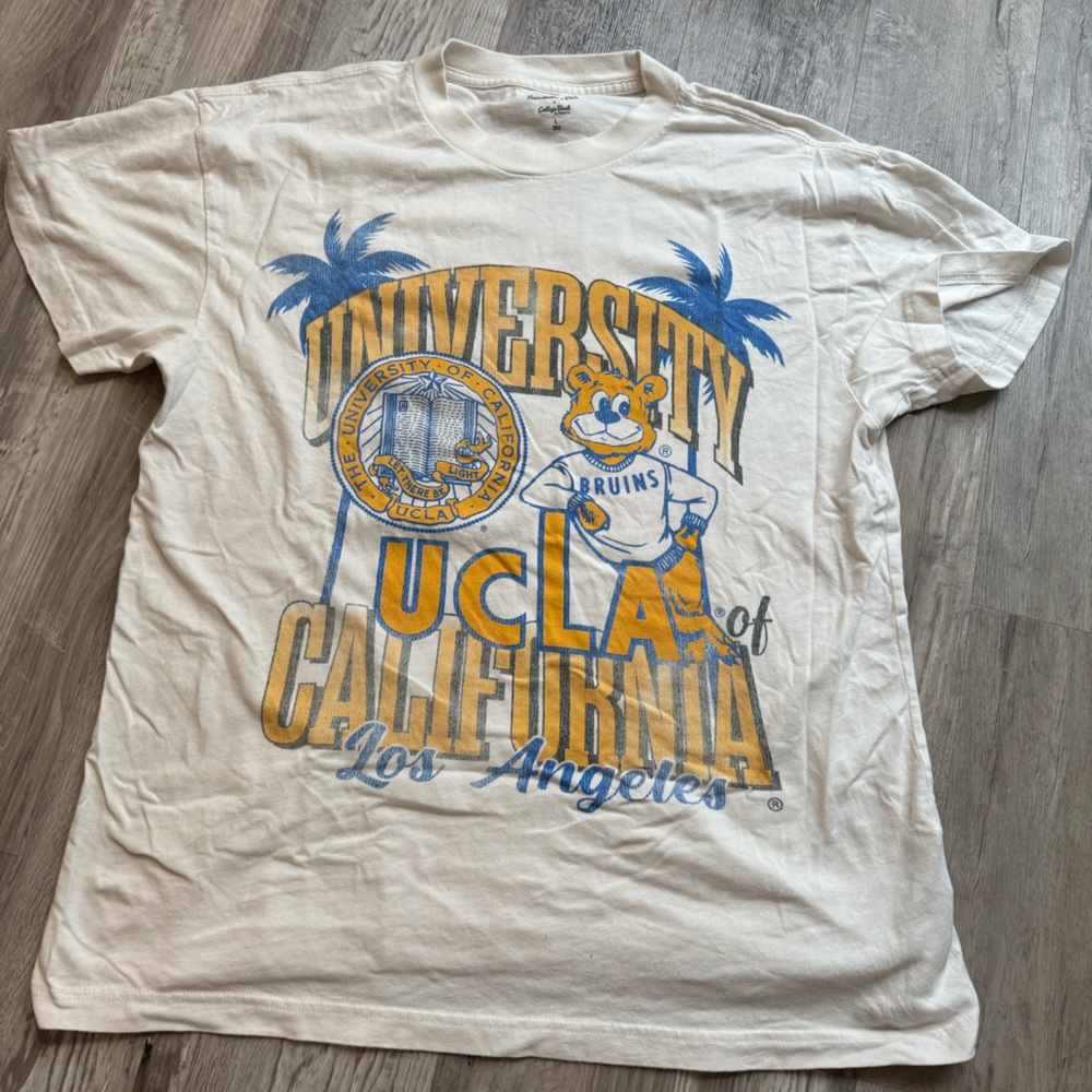 Abercrombie & Fitch Cream T-Shirt